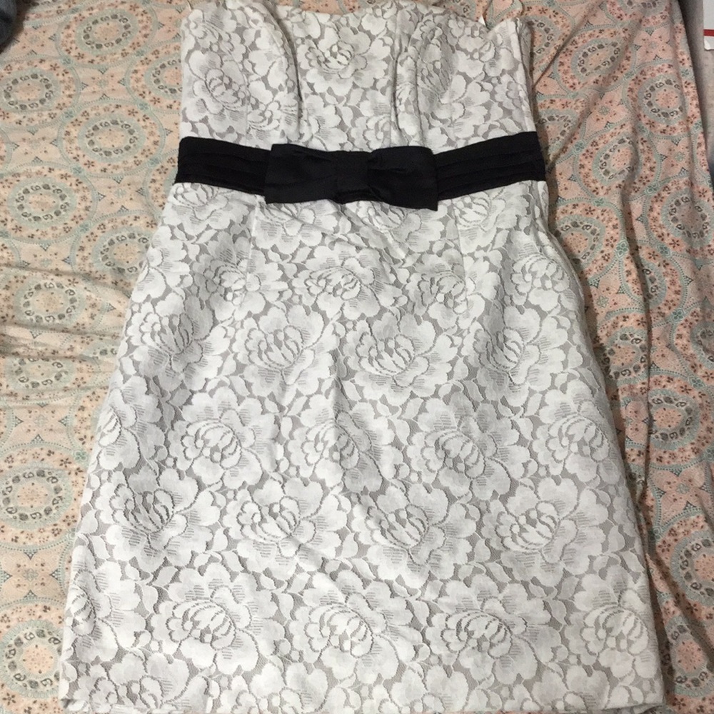 H&M Sleeveless White Floral Dress